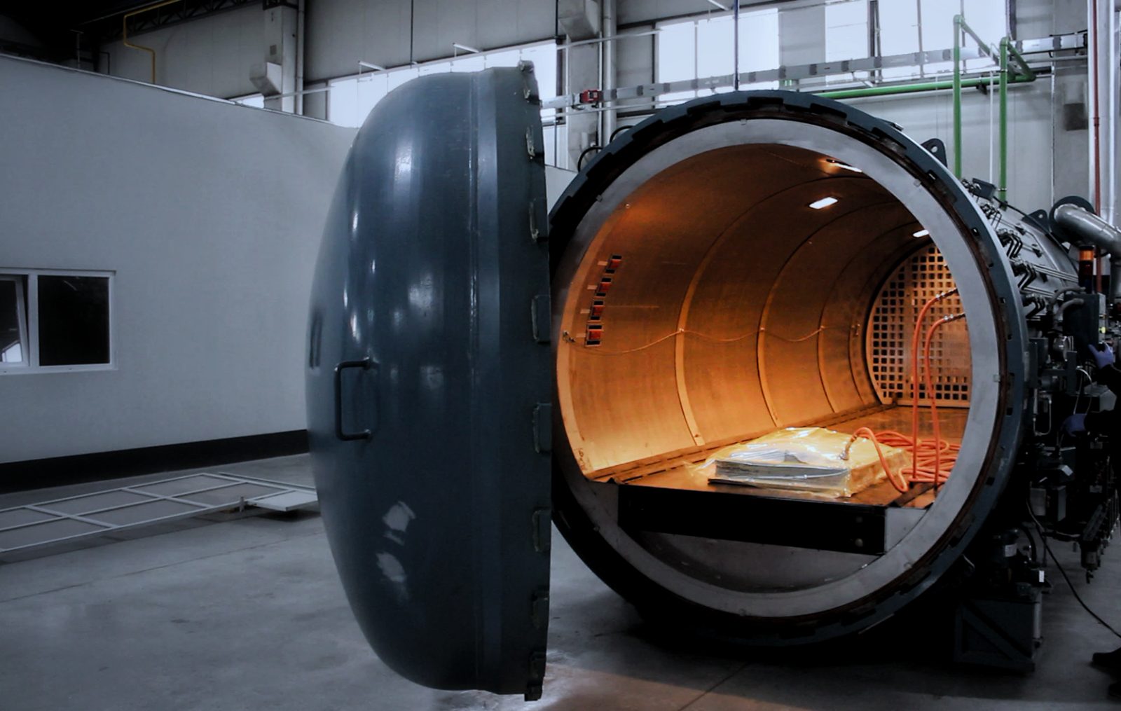 Aerospace-grade autoclave at GCI Kompozit facility